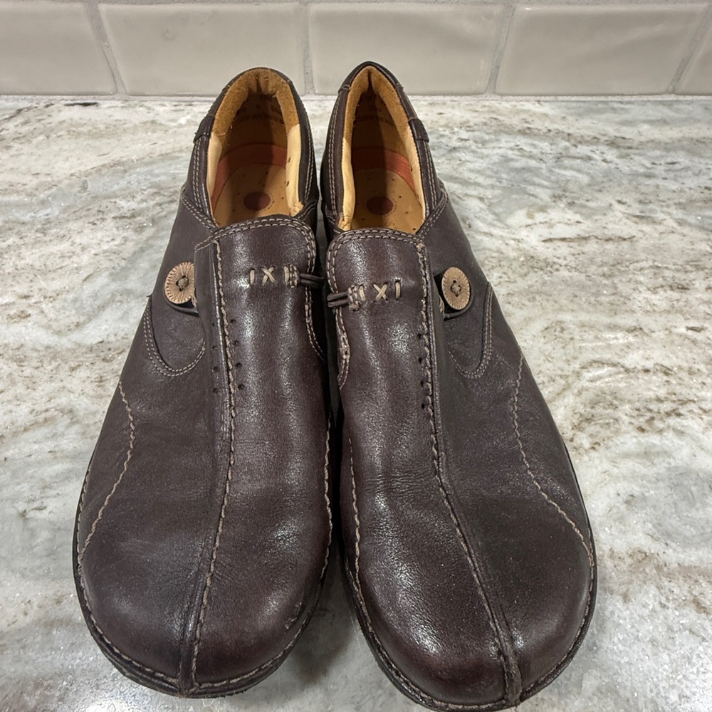 Clarks Unstructured Leather Slip-On Shoes Brown Women’s Size 9.5